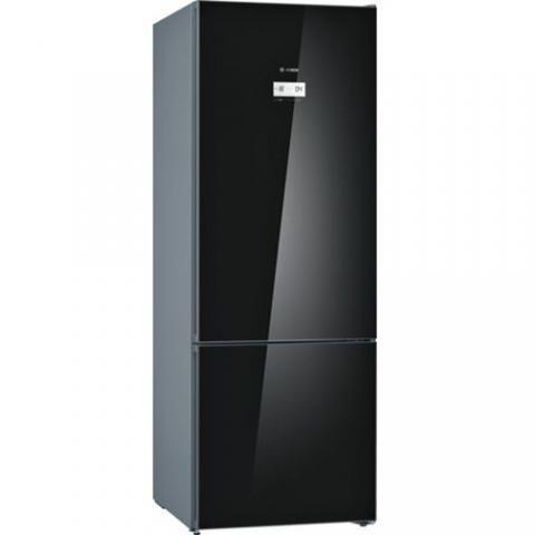 High-quality stainless steel Series 6 free-standing fridge-bottom freezer, perfect for modern kitchens.